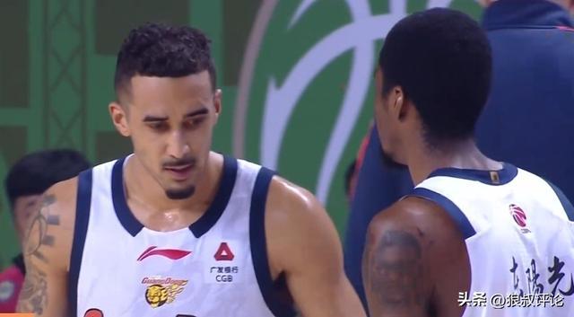 CBA最新排名：上海爆冷丢榜首 广东双杀南京 辽宁完败青岛引关注