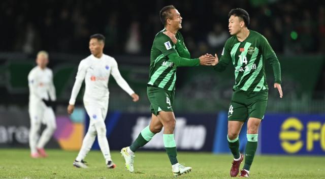 【亚冠】让二追四！王钰栋传射 浙江队4比2逆转狮城