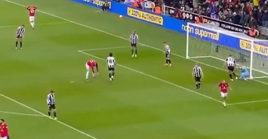 B体育首页-战犯表现，姆伯莫一脚踢飞绝佳机会，库尼亚抱头、谢什科捶地